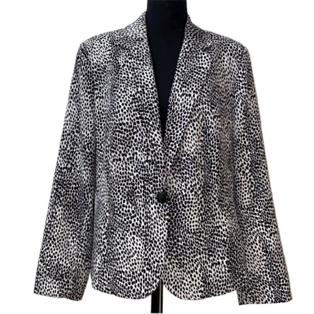 Kim Rogers Black & White Animal Print Blazer(Size 12)